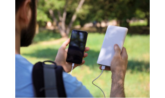 Descoperă diferențele cheie între bateriile externe de încărcare pentru telefon de 10.000mAh și 20.000mAh
