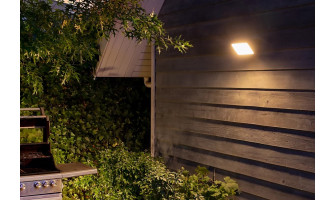 Proiectoarele LED, soluţia perfectă pentru terasa sau grădina ta